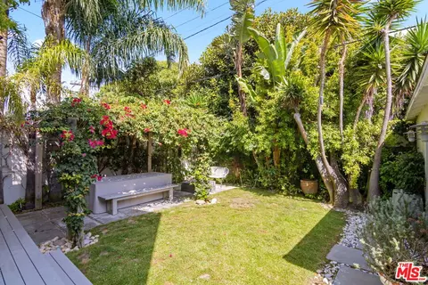 Exterior - 2904 Beach Ave, Venice, CA 90291 photo 4 of 6