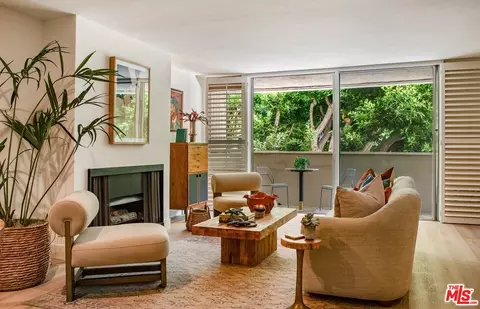 11645 Montana Ave #101, Los Angeles, CA 90049