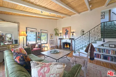 6855 Los Altos Pl, Los Angeles, CA 90068