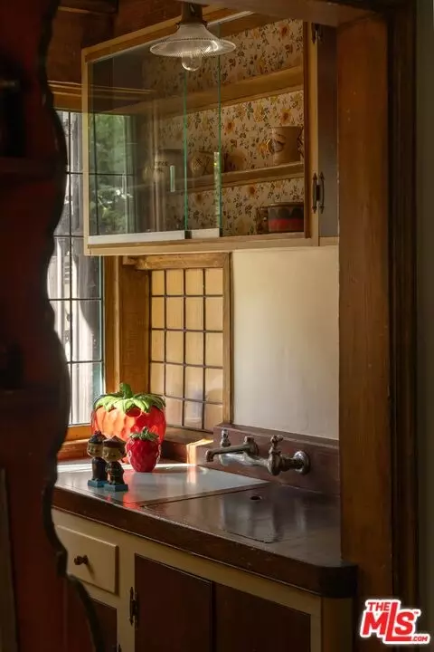 Kitchen - 485 Madeline Dr, Pasadena, CA 91105 photo 3 of 3
