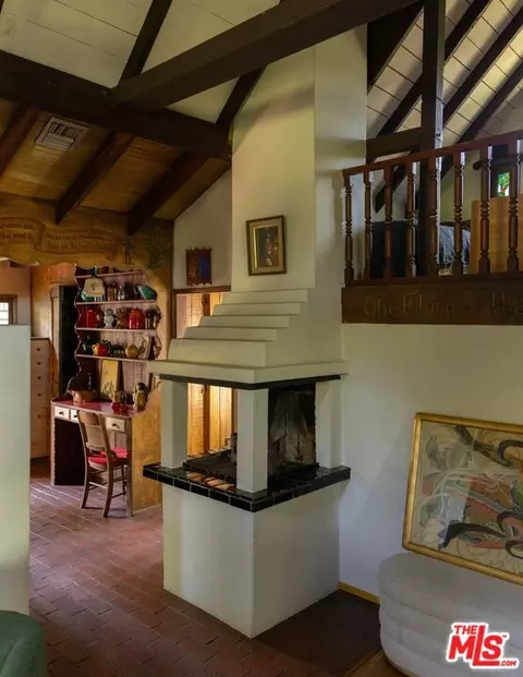 Entry Way - 485 Madeline Dr, Pasadena, CA 91105 photo 3 of 4