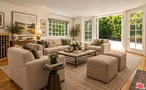 1041 Chantilly Rd, Los Angeles, CA 90077