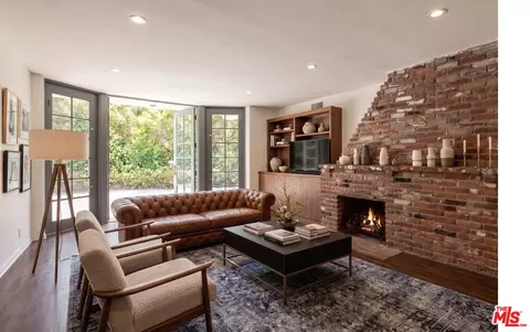 1041 Chantilly Rd, Los Angeles, CA 90077