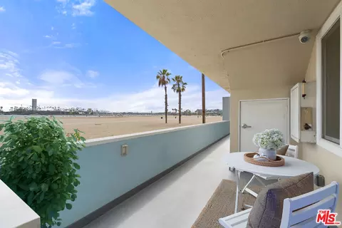 Exterior - 32 5th Pl, Long Beach, CA 90802 photo 1 of 4
