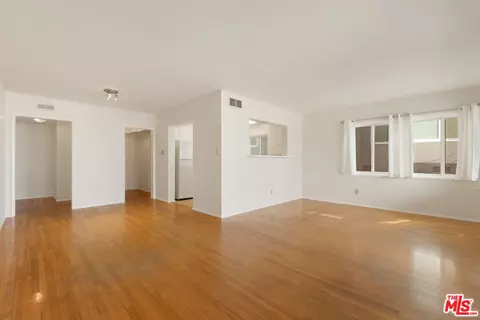 Living - 32 5th Pl, Long Beach, CA 90802 photo 4 of 5