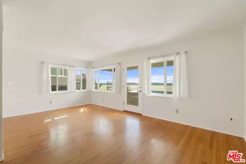Living - 32 5th Pl, Long Beach, CA 90802 photo 3 of 5