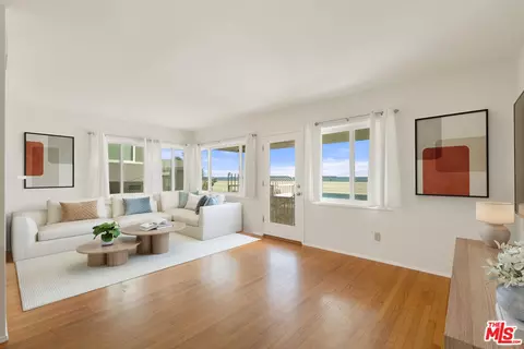 Living - 32 5th Pl, Long Beach, CA 90802 photo 1 of 5