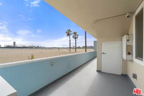 Exterior - 32 5th Pl, Long Beach, CA 90802 photo 2 of 4