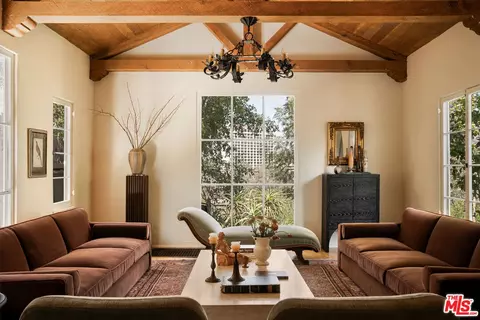 3895 Fredonia Dr, Los Angeles, CA 90068