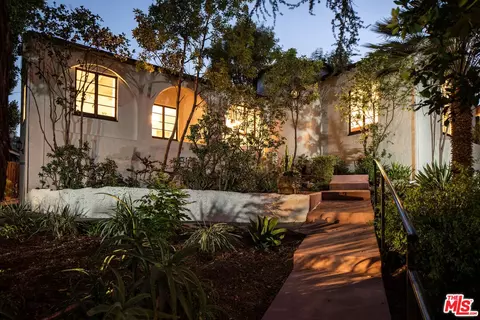 3895 Fredonia Dr, Los Angeles, CA 90068
