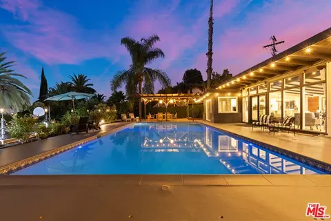 22505 Macfarlane Dr, Woodland Hills, CA 91364
