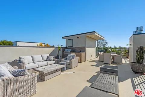 Exterior - 616 7th, Venice, CA 90291 photo 8 of 15