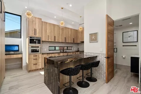 Kitchen - 616 7th, Venice, CA 90291 photo 1 of 2