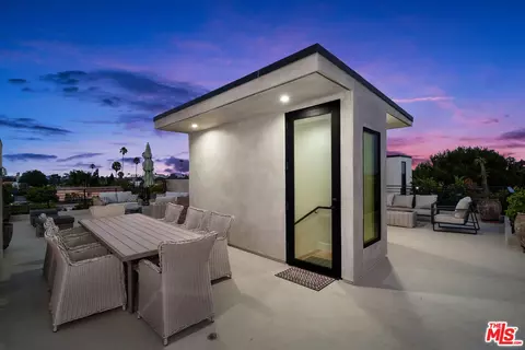 Exterior - 616 7th, Venice, CA 90291 photo 9 of 15