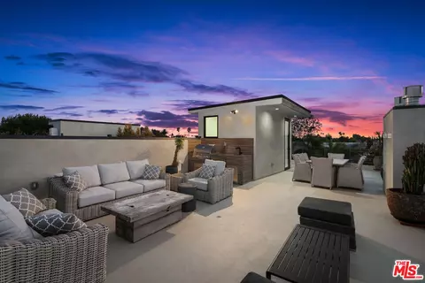Exterior - 616 7th, Venice, CA 90291 photo 10 of 15