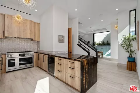Kitchen - 616 7th, Venice, CA 90291 photo 2 of 2