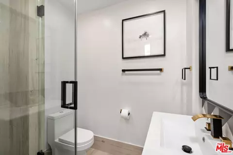 Bath - 616 7th, Venice, CA 90291 photo 1 of 5