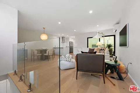 2233 4th St #3, Santa Monica, CA 90405