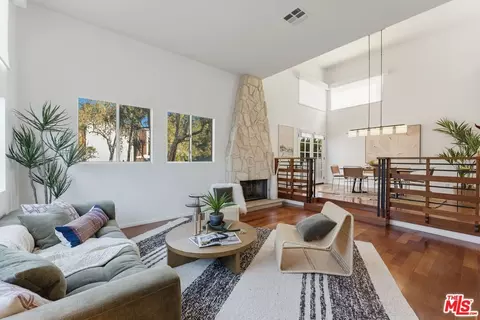 2450 Chelsea Pl #A, Santa Monica, CA 90404