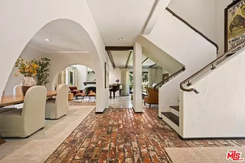 11662 Duque Dr, Studio City, CA 91604