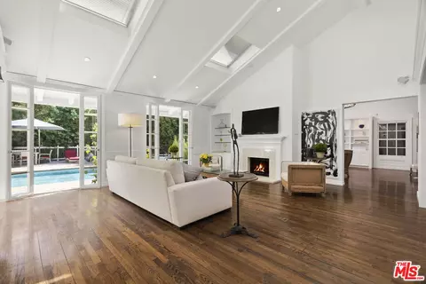 2761 Hutton Dr, Beverly Hills, CA 90210