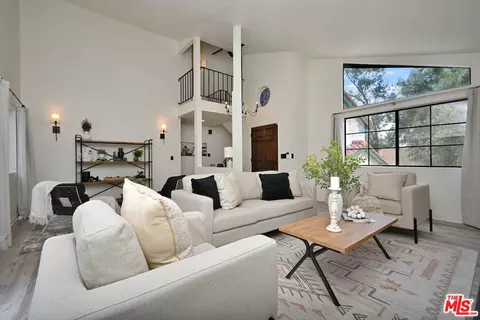 22522 Avenue San Luis, Woodland Hills, CA 91364