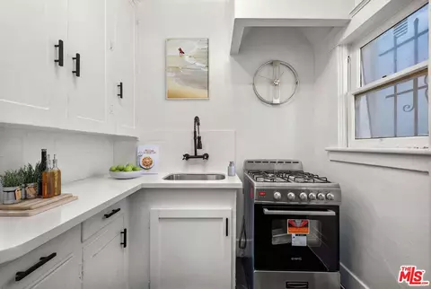 Kitchen - 623 E Broadway, Long Beach, CA 90802 photo 2 of 2