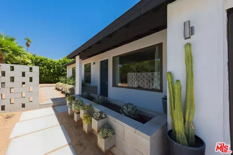 2350 N Los Alamos Rd, Palm Springs, CA 92262