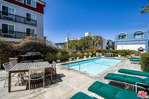 22 Navy St #103, Venice, CA 90291