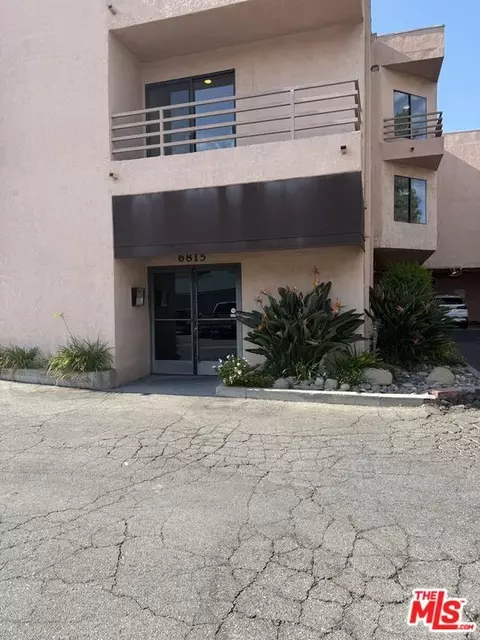 6815 Remmet Ave #109, Canoga Park, CA 91303