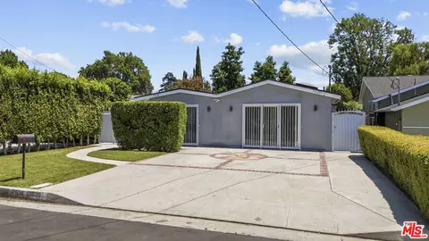 7528 Newcastle Ave, Reseda, CA 91335