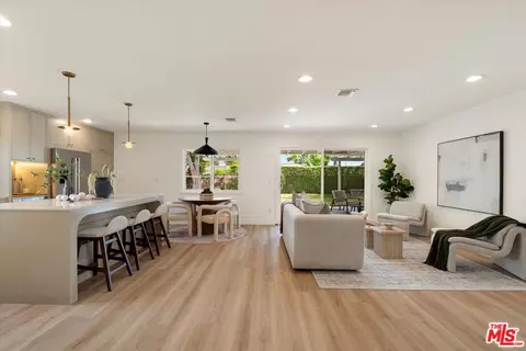 23445 Sylvan St, Woodland Hills, CA 91367