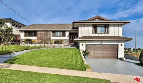 5720 S Chariton Ave, Los Angeles, CA 90056