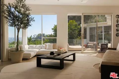 8618 Franklin Ave, Los Angeles, CA 90069