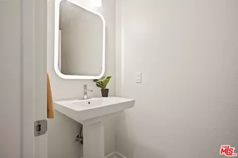 Bath - 794 Colorado Cir, Carson, CA 90745 photo 1 of 5