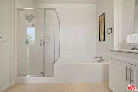 Bath - 794 Colorado Cir, Carson, CA 90745 photo 2 of 5