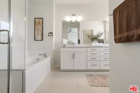 Bath - 794 Colorado Cir, Carson, CA 90745 photo 3 of 5