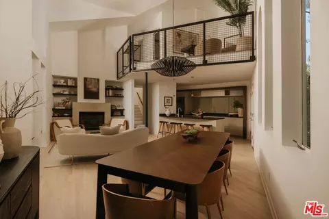 2027 Oakwood Ave, Venice, CA 90291