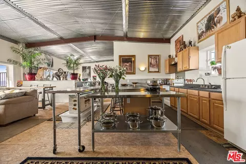 Kitchen - 9025 Camp Rock Rd, Lucerne Valley, CA 92356 photo 2 of 6