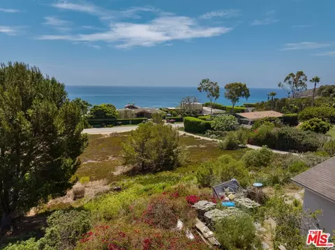 View/Area - 29029 Cliffside Dr, Malibu, CA 90265 photo 2 of 4