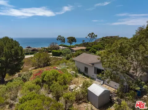 Exterior - 29029 Cliffside Dr, Malibu, CA 90265 photo 3 of 9