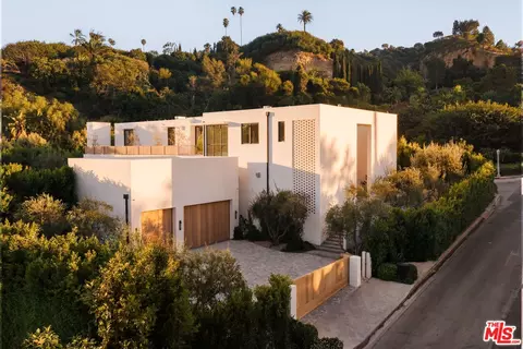 1307 N Doheny Dr, Los Angeles, CA 90069
