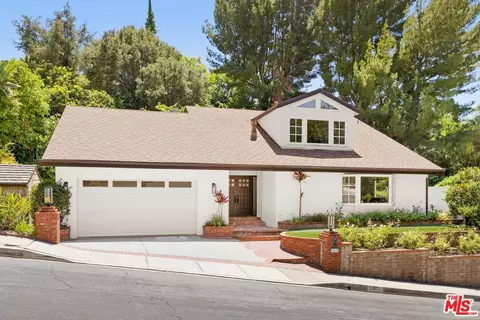 15810 Castlewoods Dr, Sherman Oaks, CA 91403