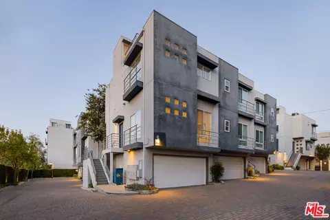1098 Everett Pl, Los Angeles, CA 90026
