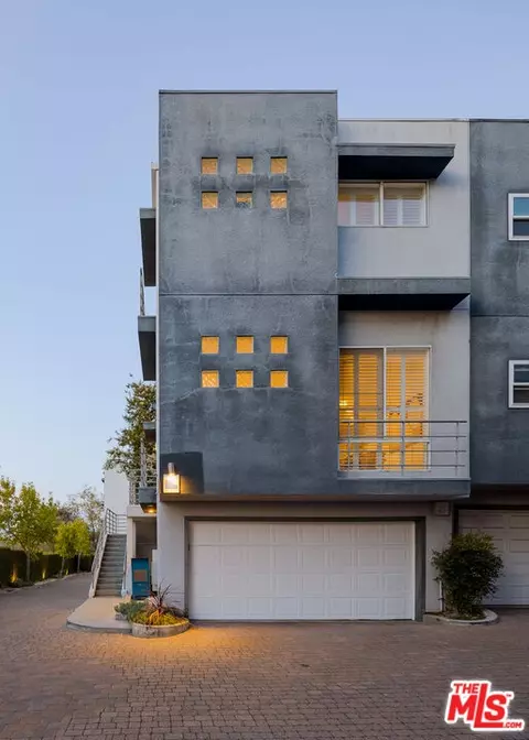 1098 Everett Pl, Los Angeles, CA 90026