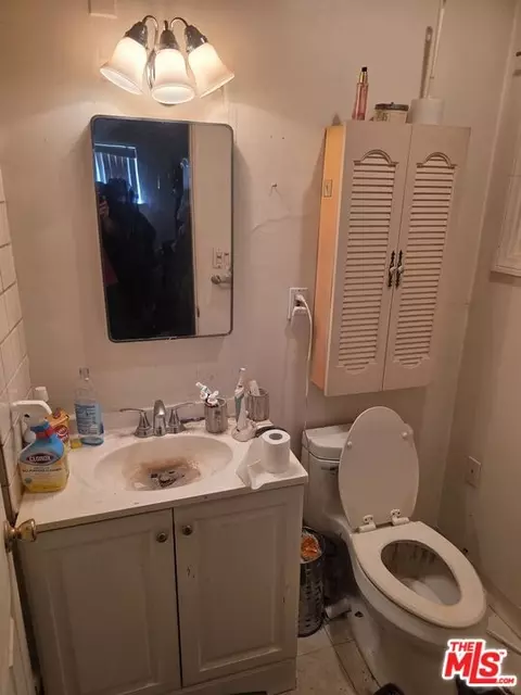 Bath - 2203 W 158th St, Compton, CA 90220 photo 1 of 2