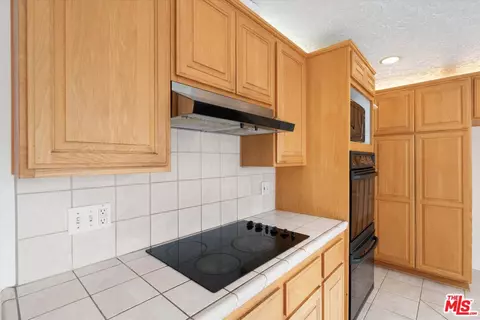 Kitchen - 2243 Newquist Ct, Camarillo, CA 93010 photo 3 of 4