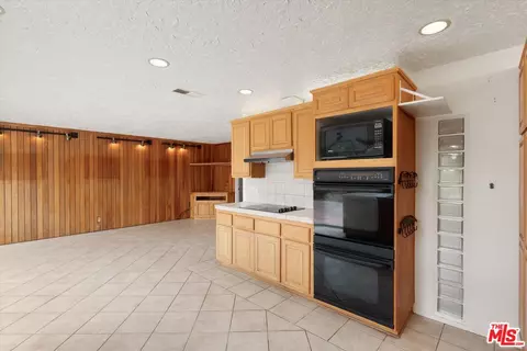 Kitchen - 2243 Newquist Ct, Camarillo, CA 93010 photo 2 of 4