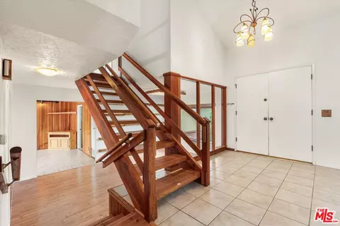 Entry Way - 2243 Newquist Ct, Camarillo, CA 93010 photo 1 of 2