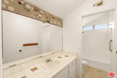 Bath - 2243 Newquist Ct, Camarillo, CA 93010 photo 1 of 2